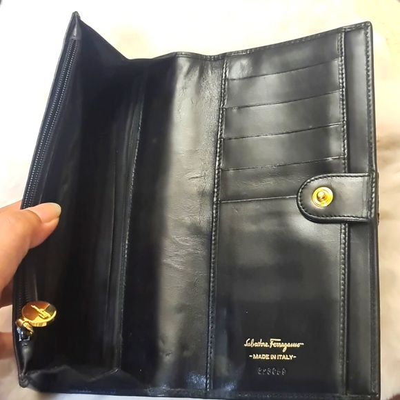 Authentic Salvatore Ferragamo long wallet - Picture 8 of 11